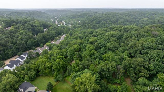 700 Old Kiefer Creek Road, Ballwin, MO 63021