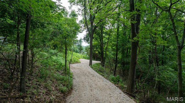 700 Old Kiefer Creek Road, Ballwin, MO 63021