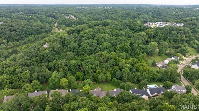 700 Old Kiefer Creek Road, Ballwin, MO 63021