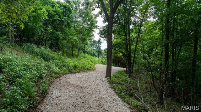 700 Old Kiefer Creek Road, Ballwin, MO 63021