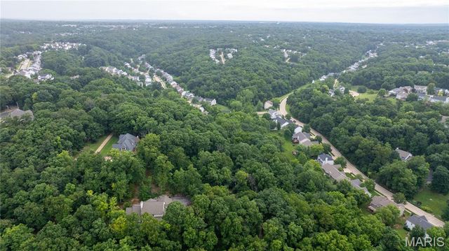 700 Old Kiefer Creek Road, Ballwin, MO 63021