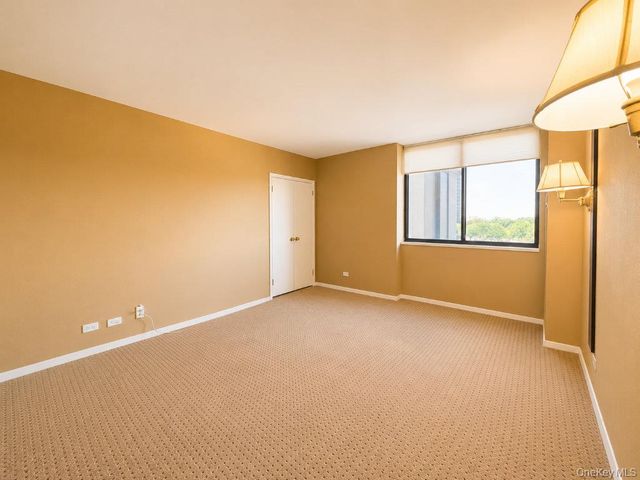 27110 Grand Central Parkway 7K, Floral Park, NY 11005
