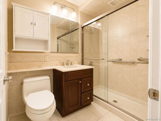 27110 Grand Central Parkway 7K, Floral Park, NY 11005