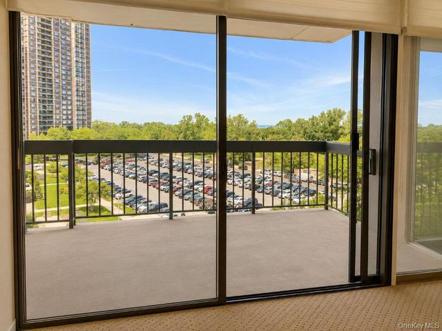27110 Grand Central Parkway 7K, Floral Park, NY 11005