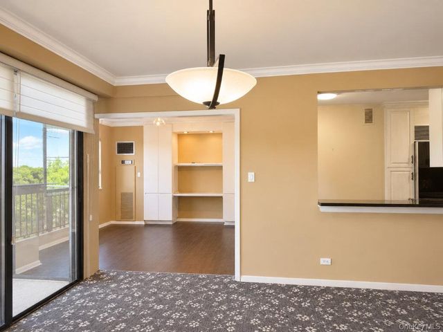 27110 Grand Central Parkway 7K, Floral Park, NY 11005