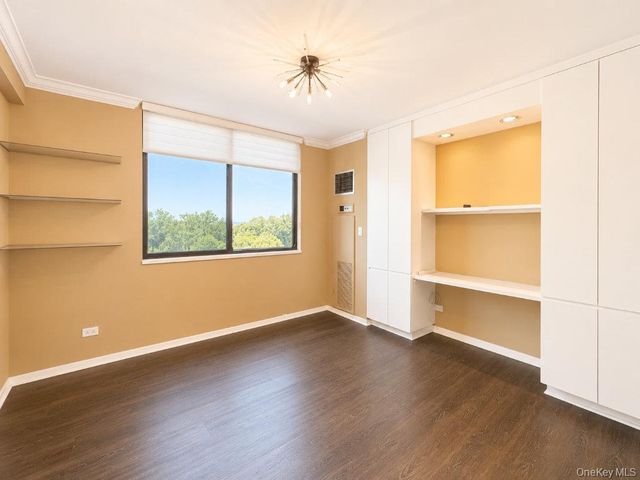 27110 Grand Central Parkway 7K, Floral Park, NY 11005