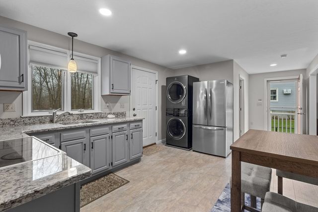 16 Flint Pond Rd, Worcester, MA 01604