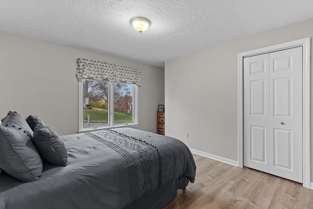 16 Flint Pond Rd, Worcester, MA 01604