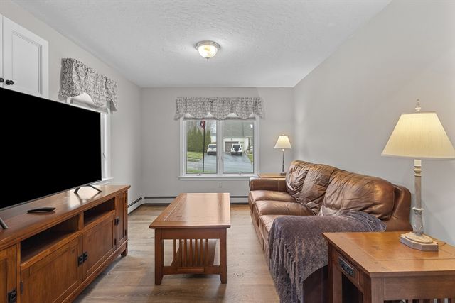 16 Flint Pond Rd, Worcester, MA 01604