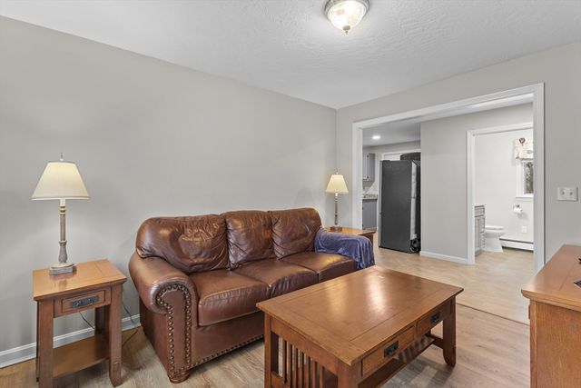 16 Flint Pond Rd, Worcester, MA 01604