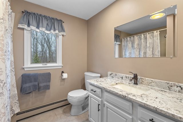 16 Flint Pond Rd, Worcester, MA 01604