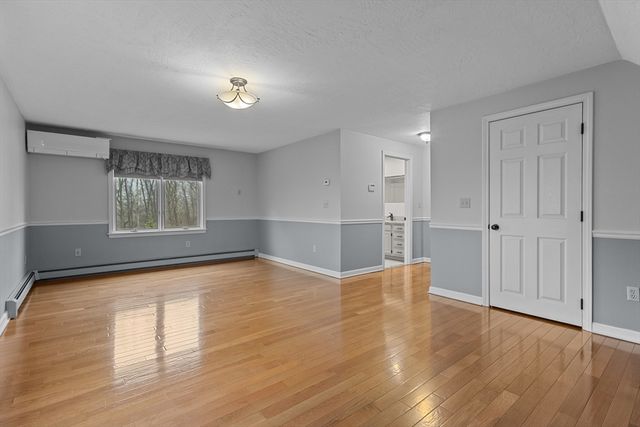 16 Flint Pond Rd, Worcester, MA 01604