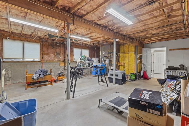 16 Flint Pond Rd, Worcester, MA 01604