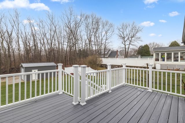 16 Flint Pond Rd, Worcester, MA 01604