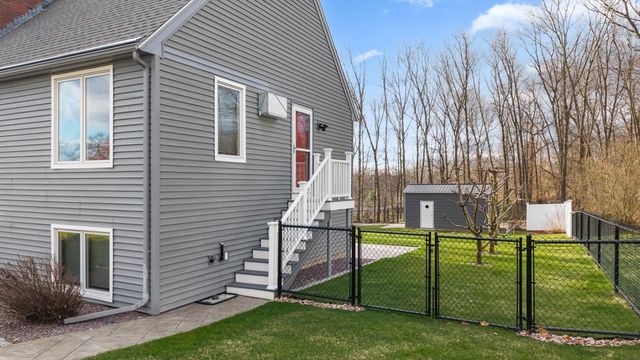 16 Flint Pond Rd, Worcester, MA 01604