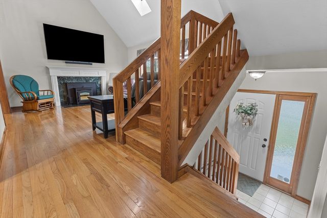 16 Flint Pond Rd, Worcester, MA 01604