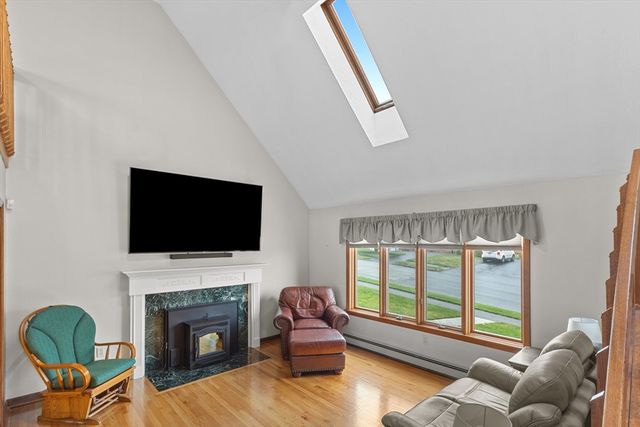 16 Flint Pond Rd, Worcester, MA 01604