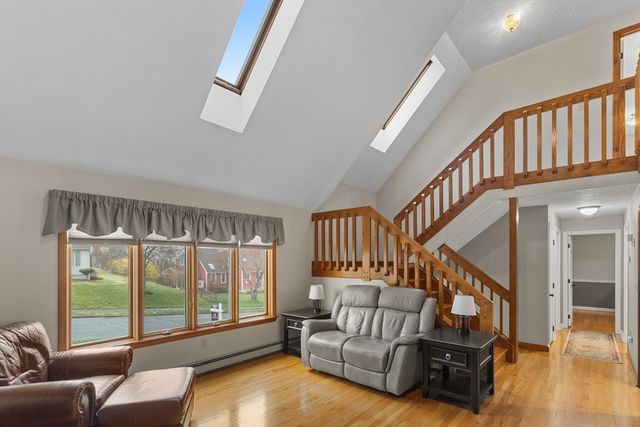 16 Flint Pond Rd, Worcester, MA 01604