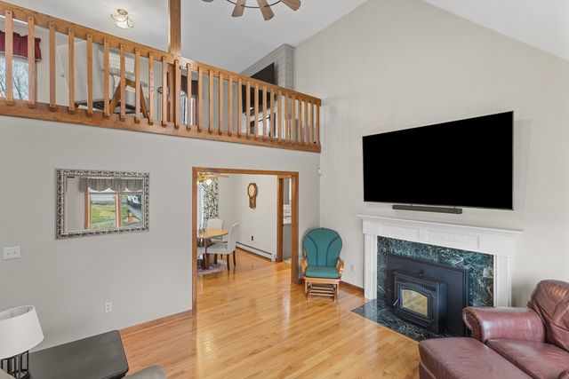 16 Flint Pond Rd, Worcester, MA 01604