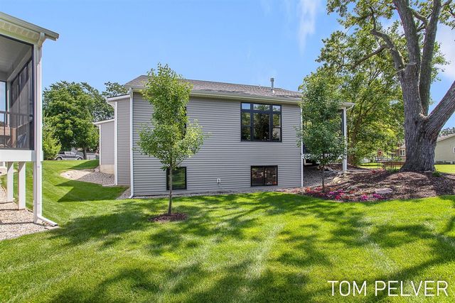 5659 Vandebunte Court 18, Hudsonville, MI 49426