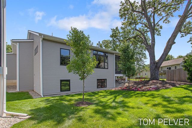 5659 Vandebunte Court 18, Hudsonville, MI 49426