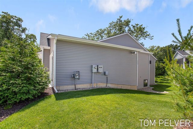5659 Vandebunte Court 18, Hudsonville, MI 49426