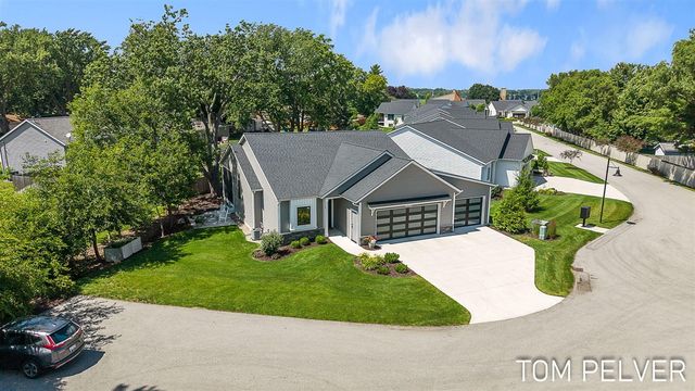 5659 Vandebunte Court 18, Hudsonville, MI 49426