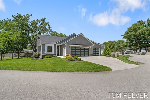 5659 Vandebunte Court 18, Hudsonville, MI 49426