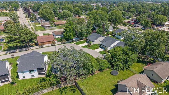 5659 Vandebunte Court 18, Hudsonville, MI 49426