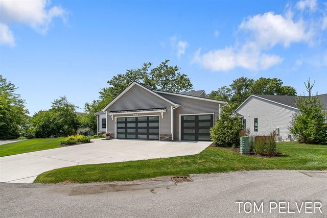 5659 Vandebunte Court 18, Hudsonville, MI 49426