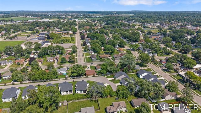 5659 Vandebunte Court 18, Hudsonville, MI 49426