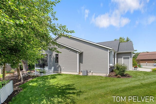 5659 Vandebunte Court 18, Hudsonville, MI 49426