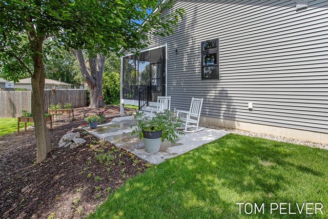 5659 Vandebunte Court 18, Hudsonville, MI 49426