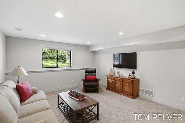 5659 Vandebunte Court 18, Hudsonville, MI 49426