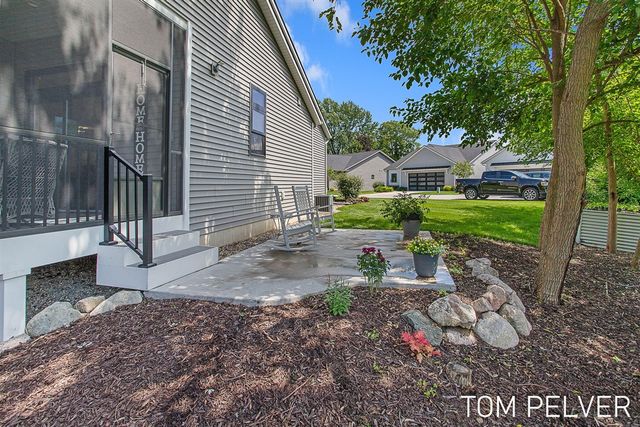 5659 Vandebunte Court 18, Hudsonville, MI 49426