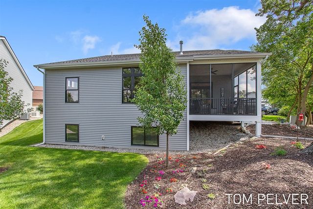 5659 Vandebunte Court 18, Hudsonville, MI 49426