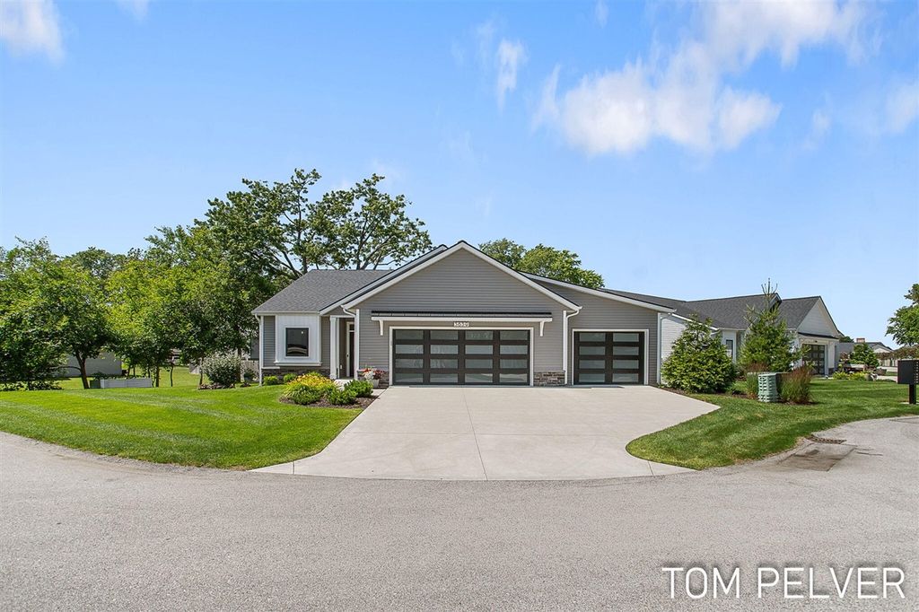 5659 Vandebunte Court 18, Hudsonville, MI 49426