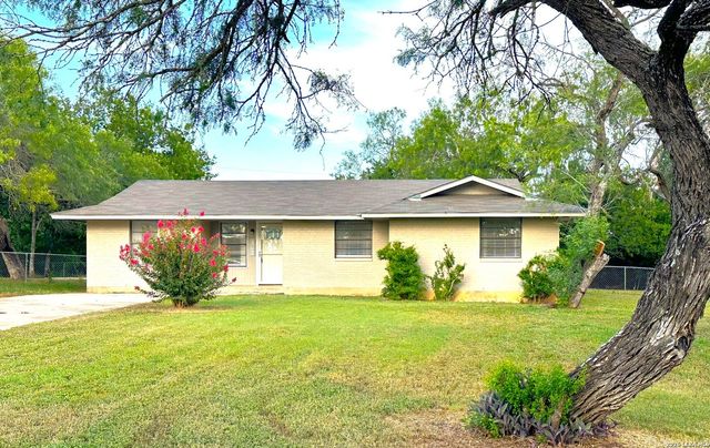 347 COUNTRY ACRES DR, Seguin, TX 78155