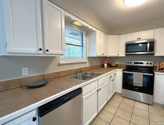 347 COUNTRY ACRES DR, Seguin, TX 78155
