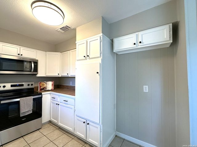 347 COUNTRY ACRES DR, Seguin, TX 78155