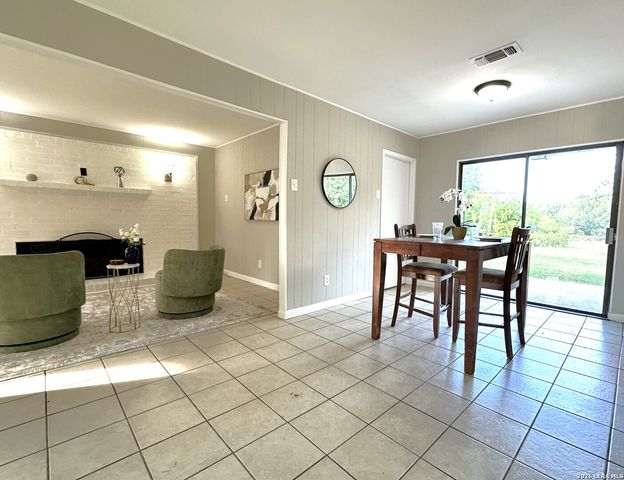 347 COUNTRY ACRES DR, Seguin, TX 78155