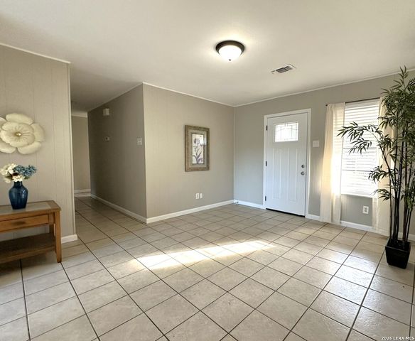 347 COUNTRY ACRES DR, Seguin, TX 78155