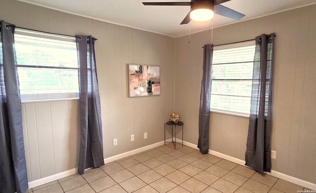 347 COUNTRY ACRES DR, Seguin, TX 78155
