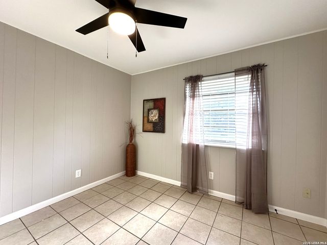 347 COUNTRY ACRES DR, Seguin, TX 78155
