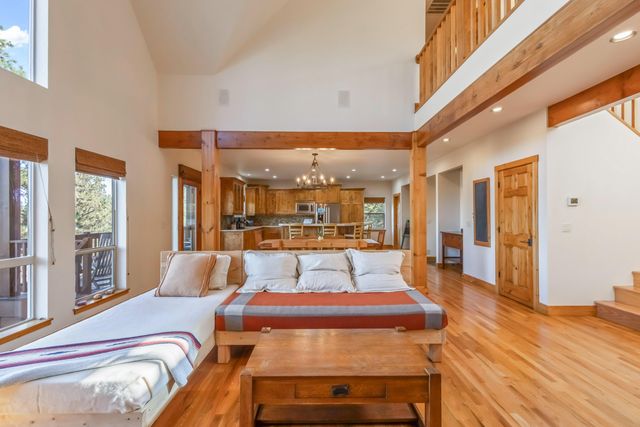 69590 Omaha Road, Sisters, OR 97759