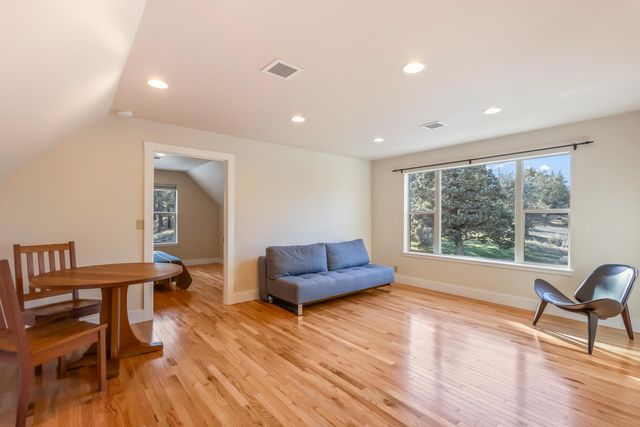 69590 Omaha Road, Sisters, OR 97759