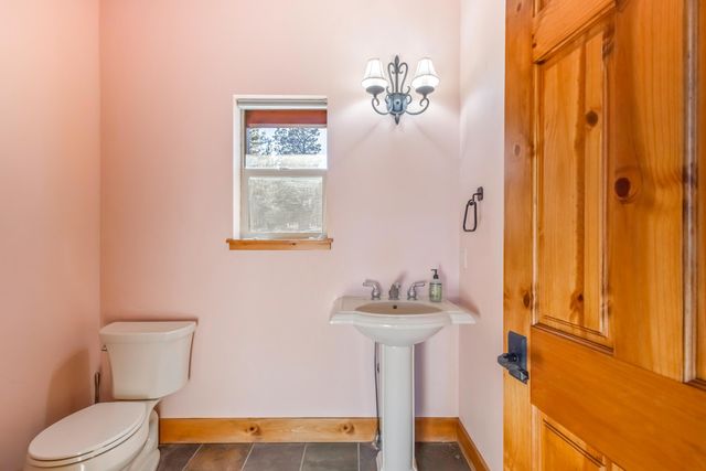 69590 Omaha Road, Sisters, OR 97759