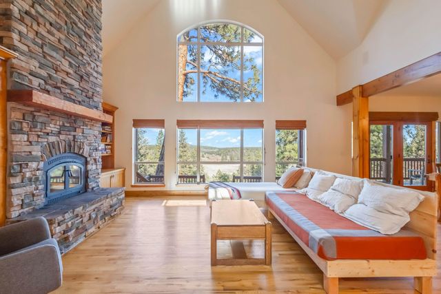 69590 Omaha Road, Sisters, OR 97759