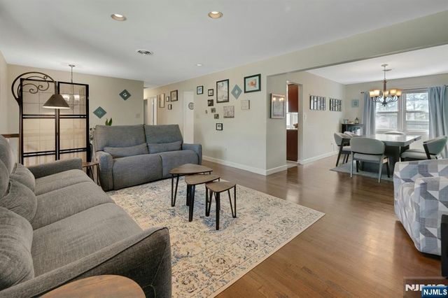 10 Ronald Terrace, Springfield, NJ 07081