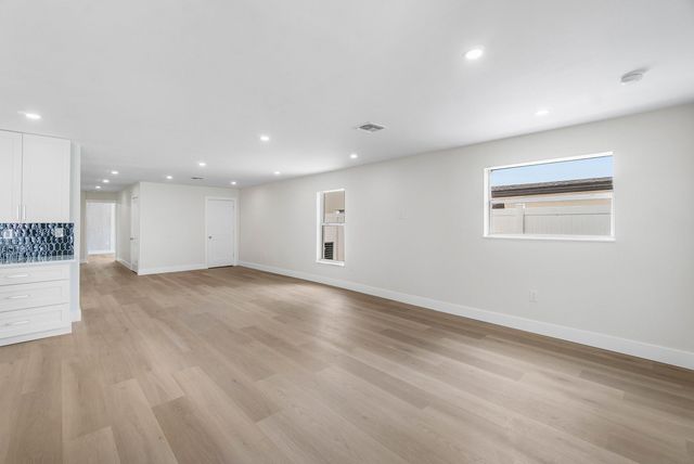 325 SW 8TH Avenue, Delray Beach, FL 33444